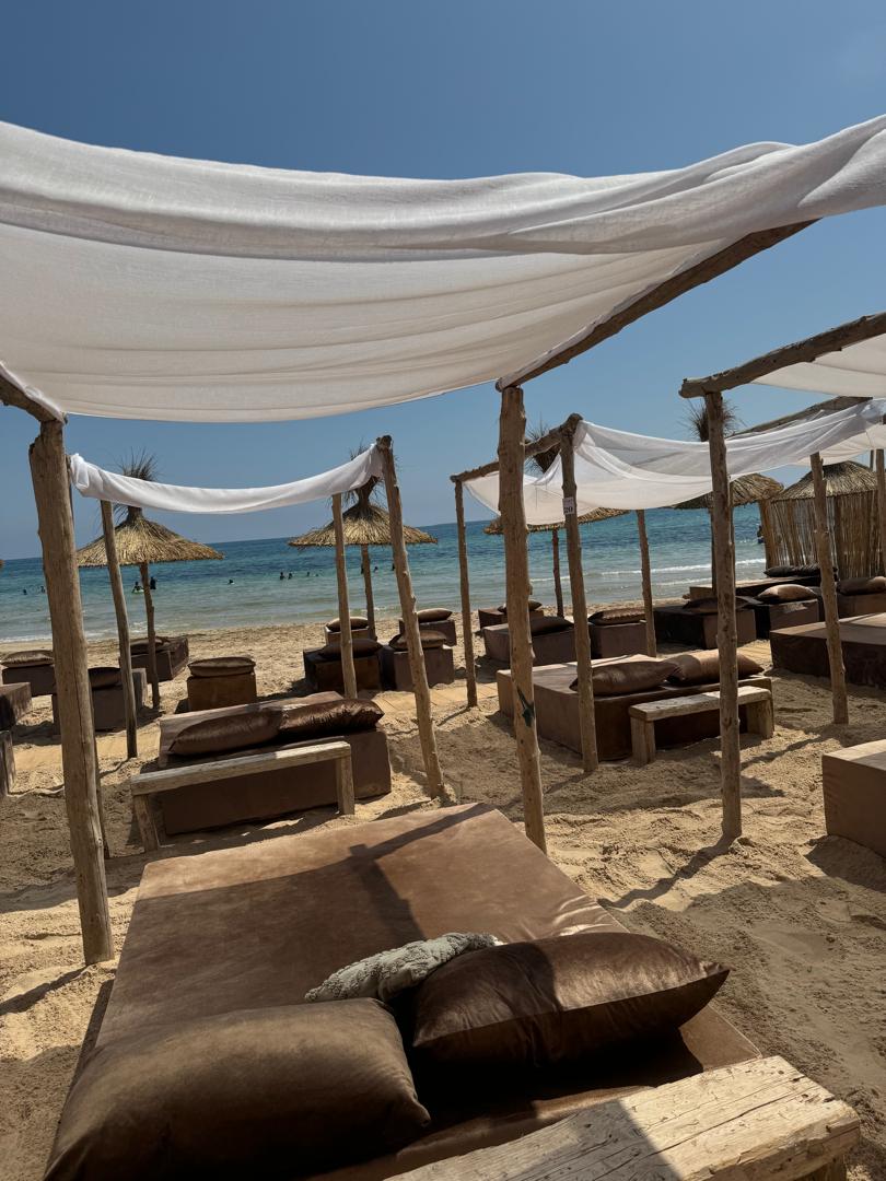 Terrasse du restaurant avec vue sur la mer